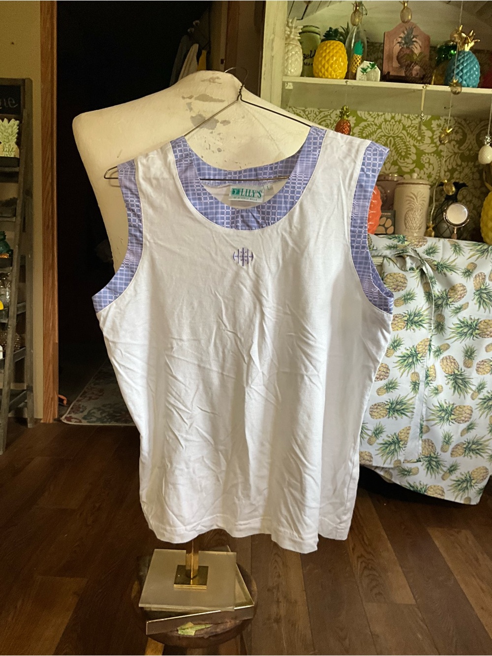 Lily’s of Beverly Hills ladrge sleeveless top